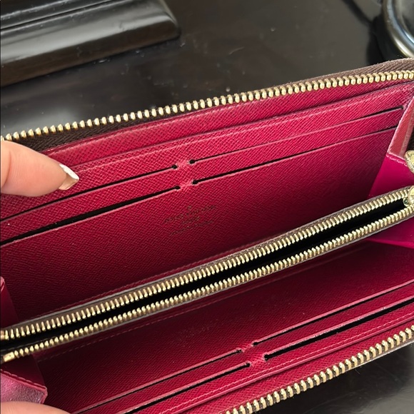 Louis Vuitton Brown Monogram Wallet Iconic Design - Picture 3 of 4